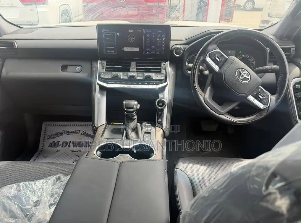 Toyota Land Cruiser 2024 Silver