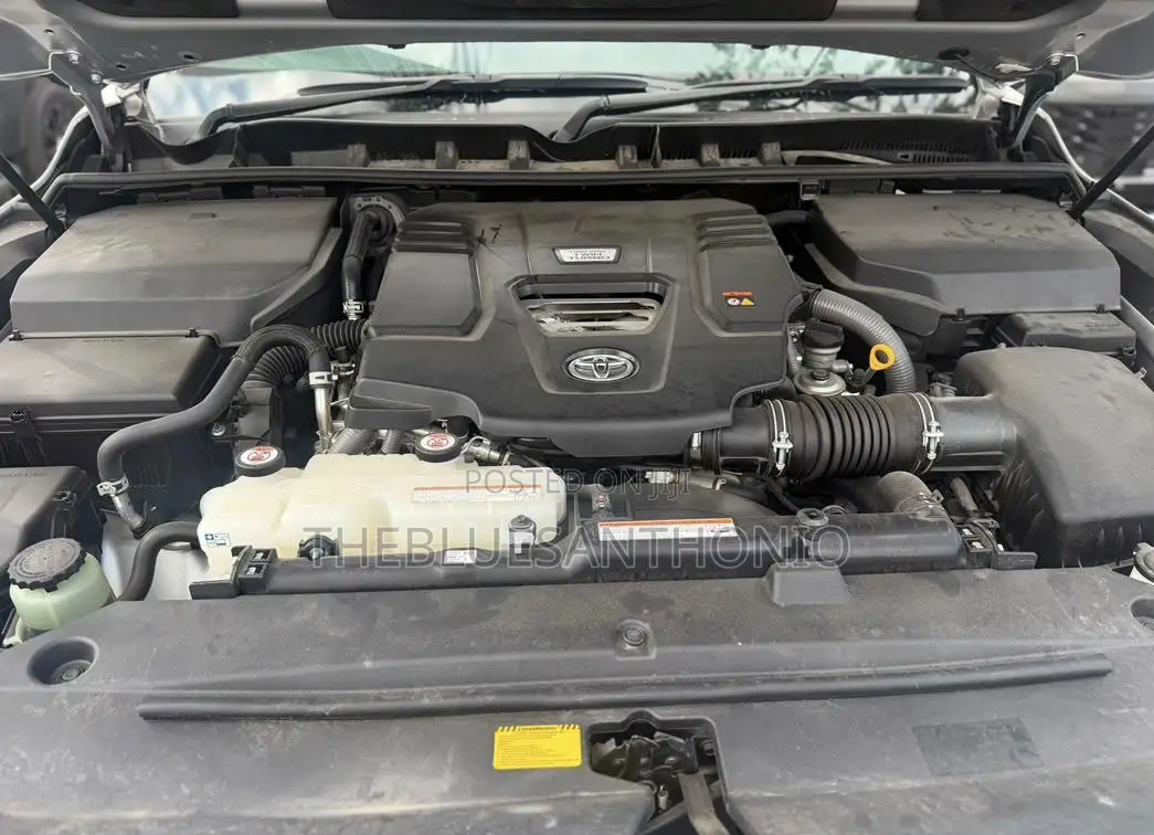 Toyota Land Cruiser 2024 Silver