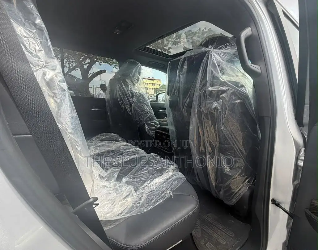 Toyota Land Cruiser 2024 Silver
