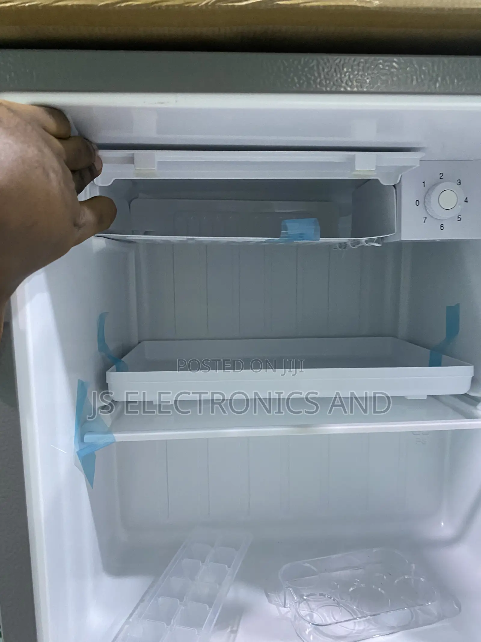 Adh Min Fridge Liter 50 Single Door Three Years Warranty