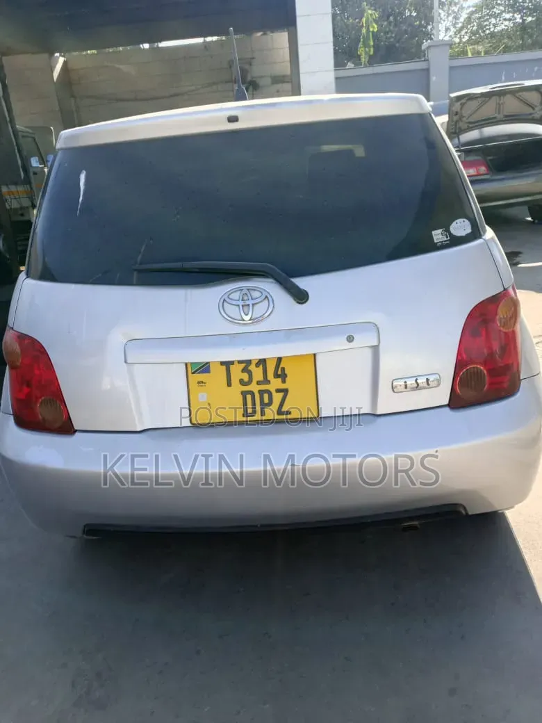 Toyota IST 2004 Silver