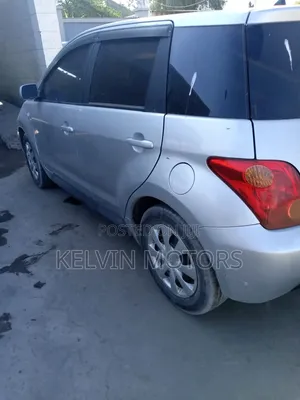 Toyota IST 2004 Silver