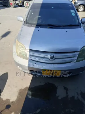 Toyota IST 2004 Silver