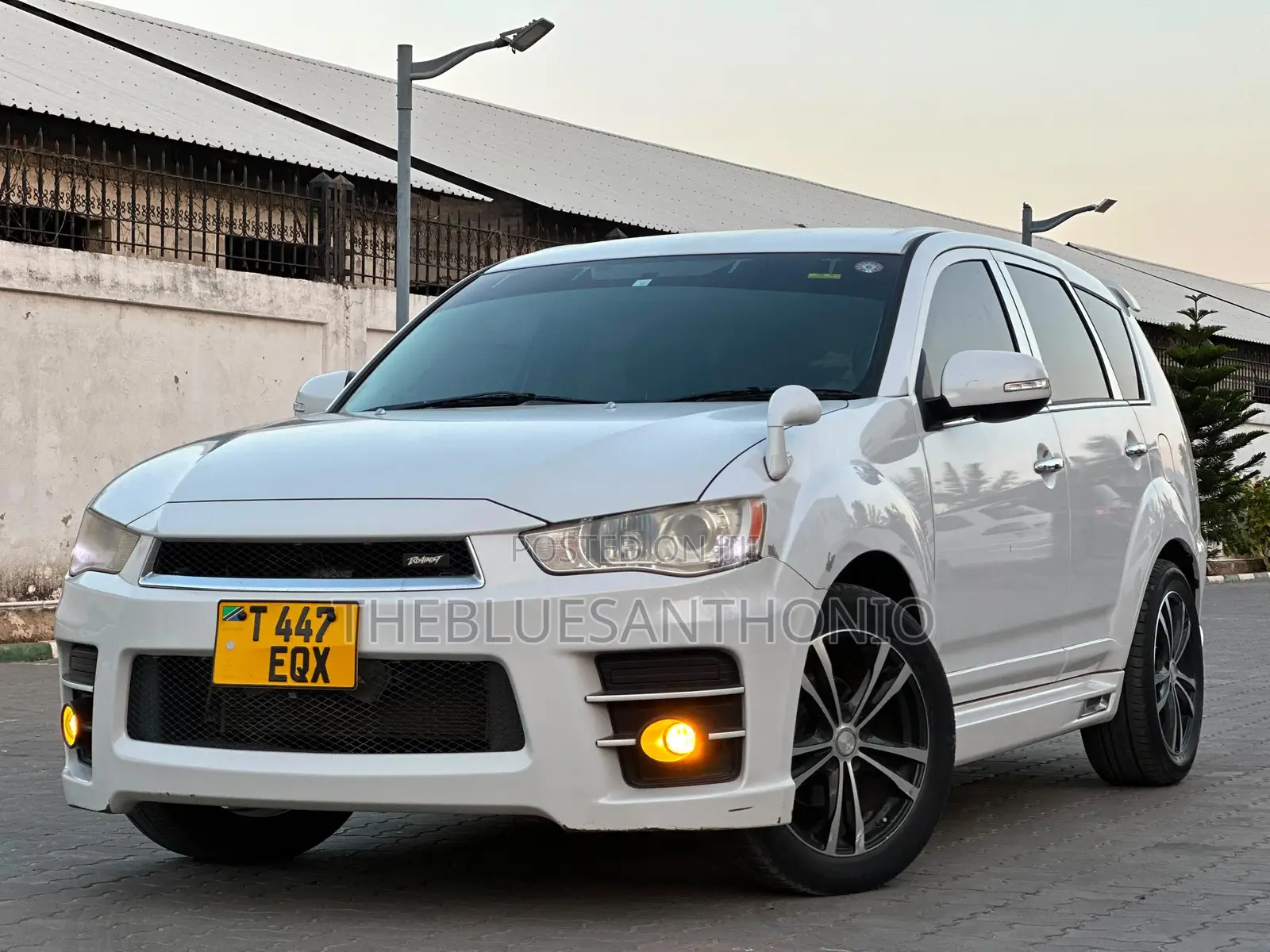 Mitsubishi Outlander 2011 White
