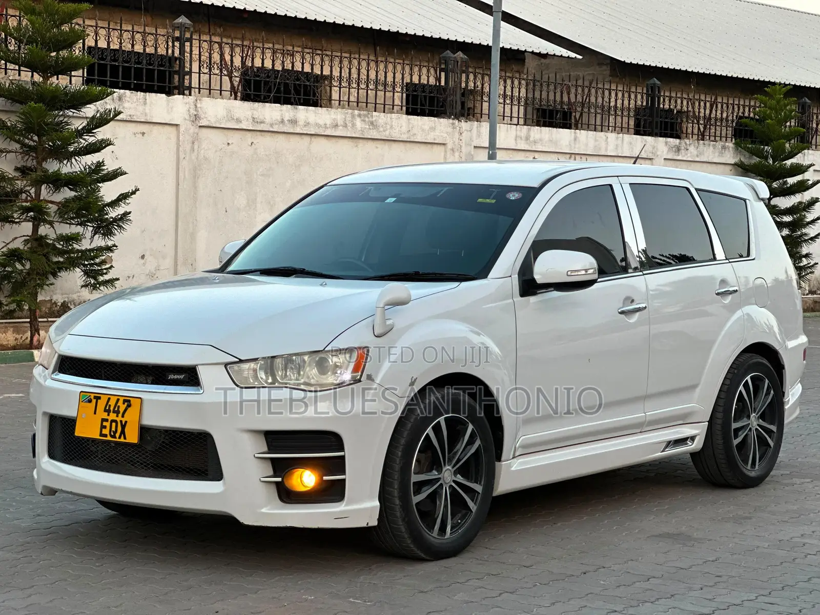 Mitsubishi Outlander 2011 White