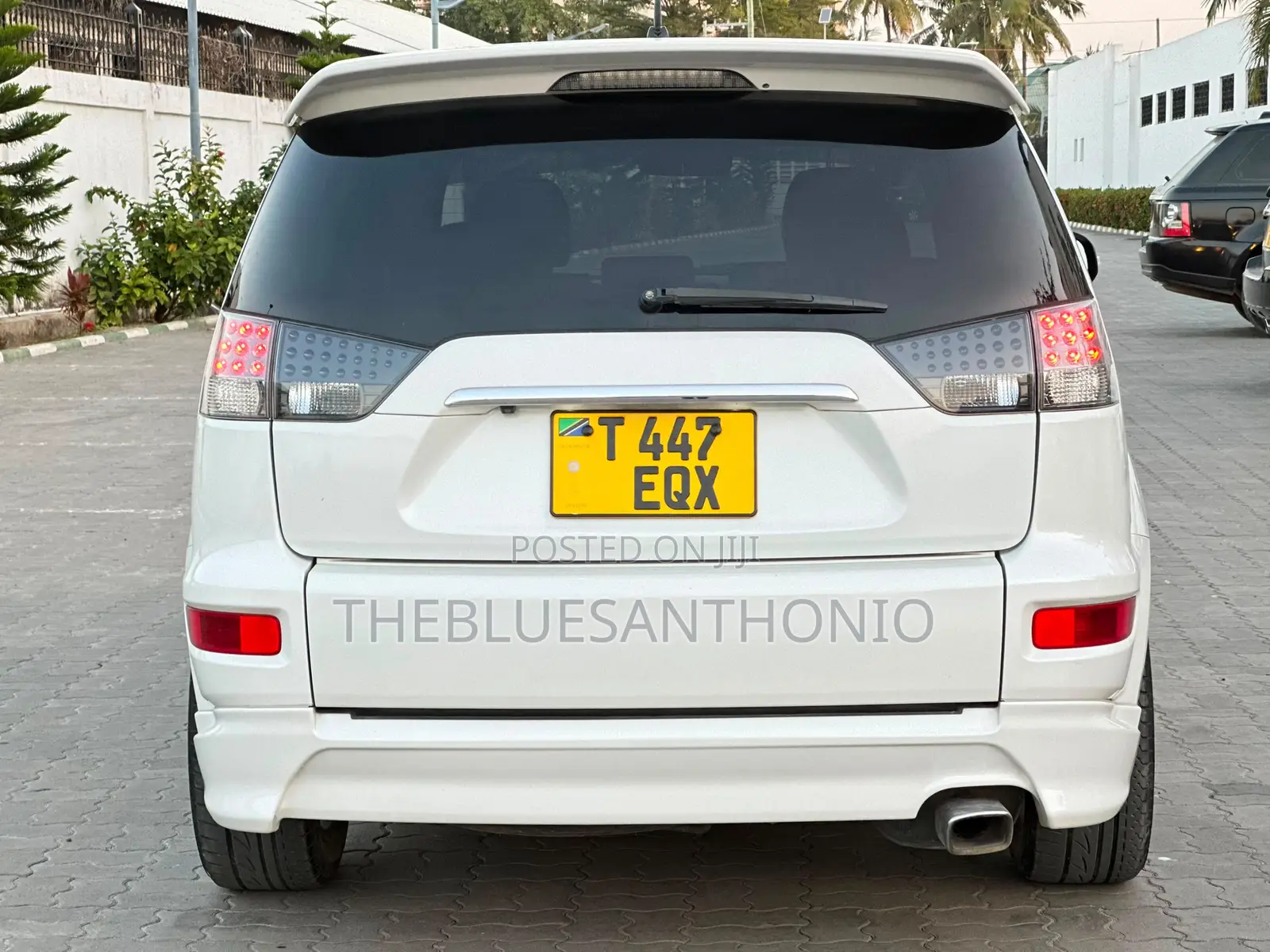 Mitsubishi Outlander 2011 White