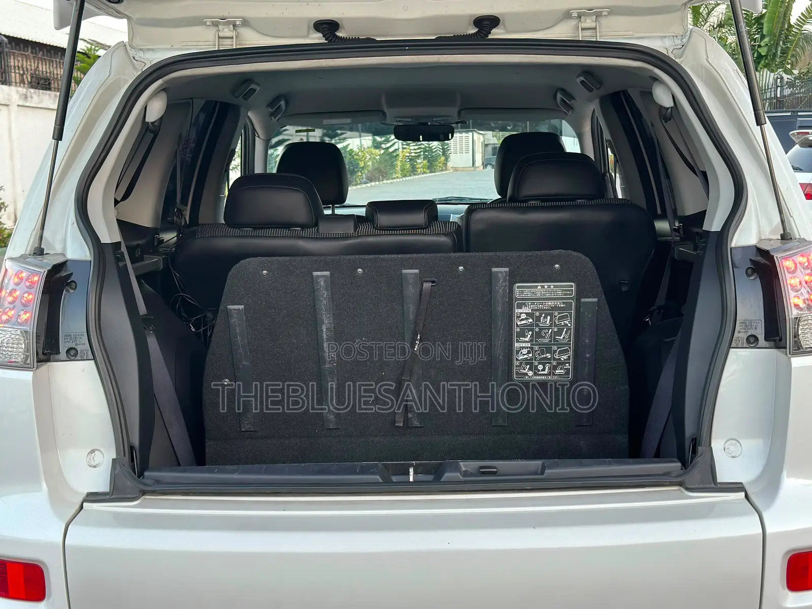 Mitsubishi Outlander 2011 White