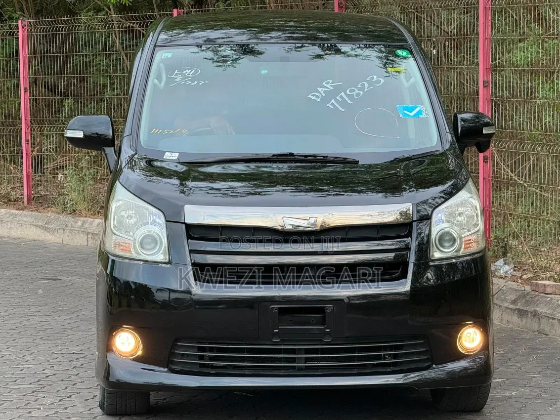Toyota Noah 2009 Black