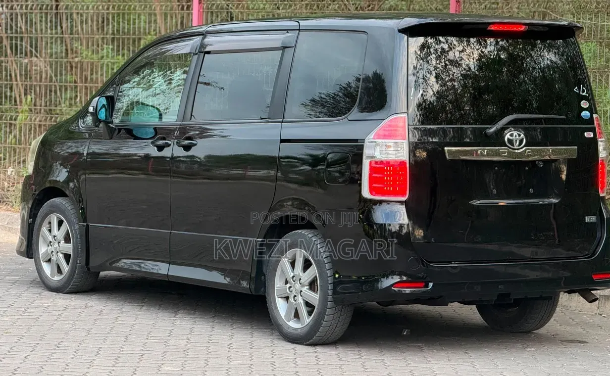 Toyota Noah 2009 Black