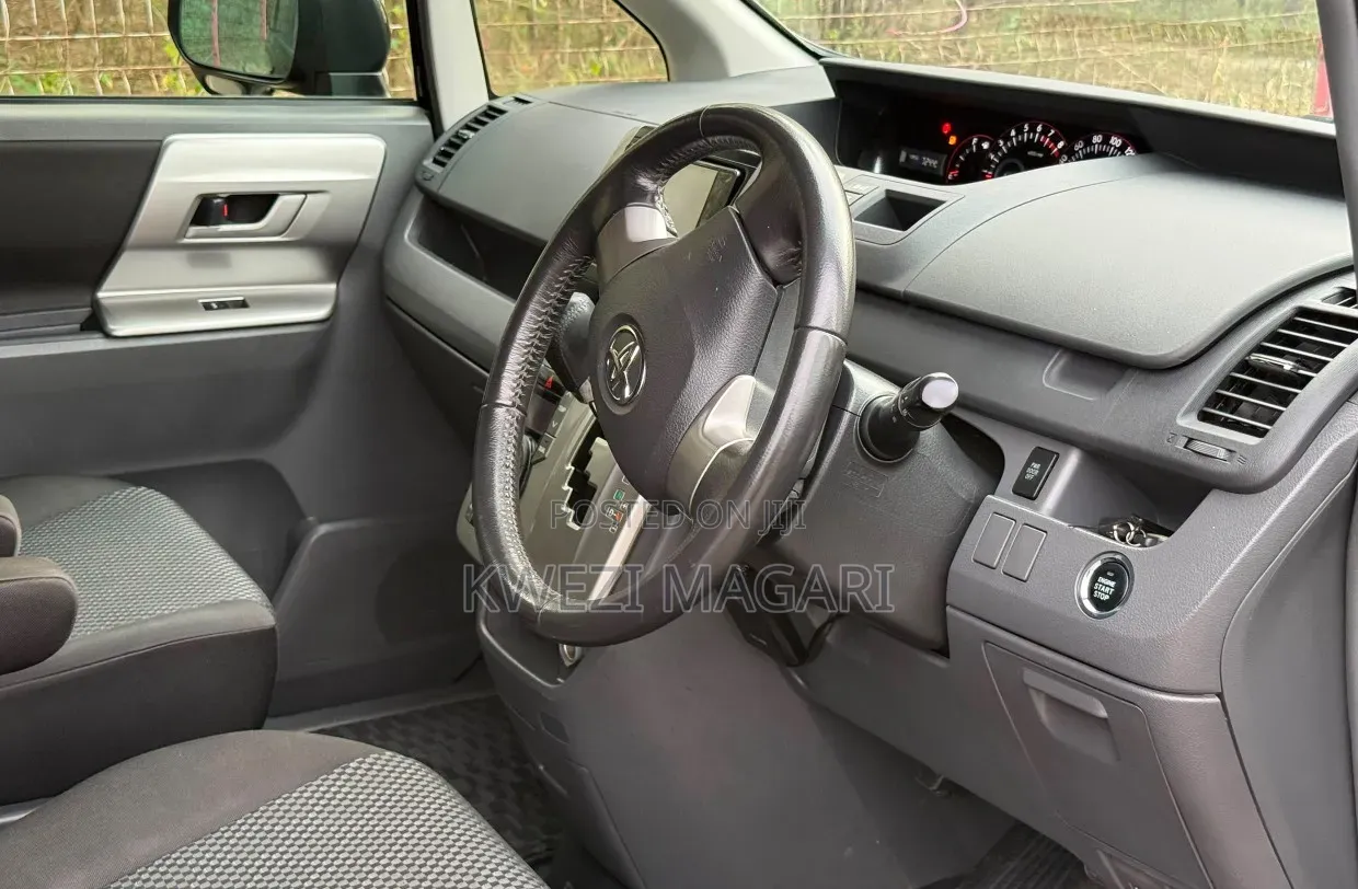 Toyota Noah 2009 Black