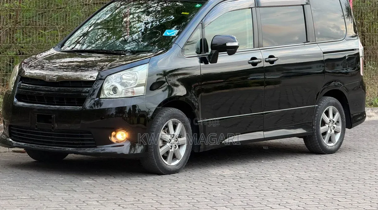 Toyota Noah 2009 Black