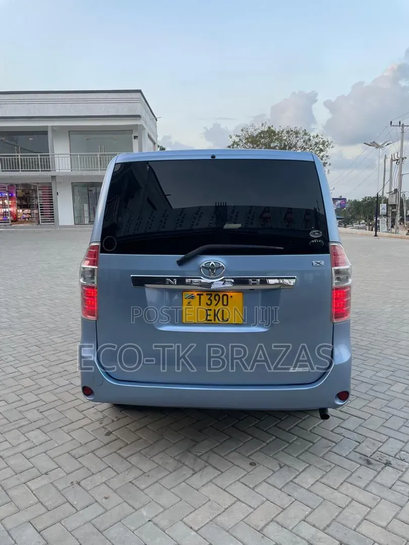 Toyota Noah 2008 Blue