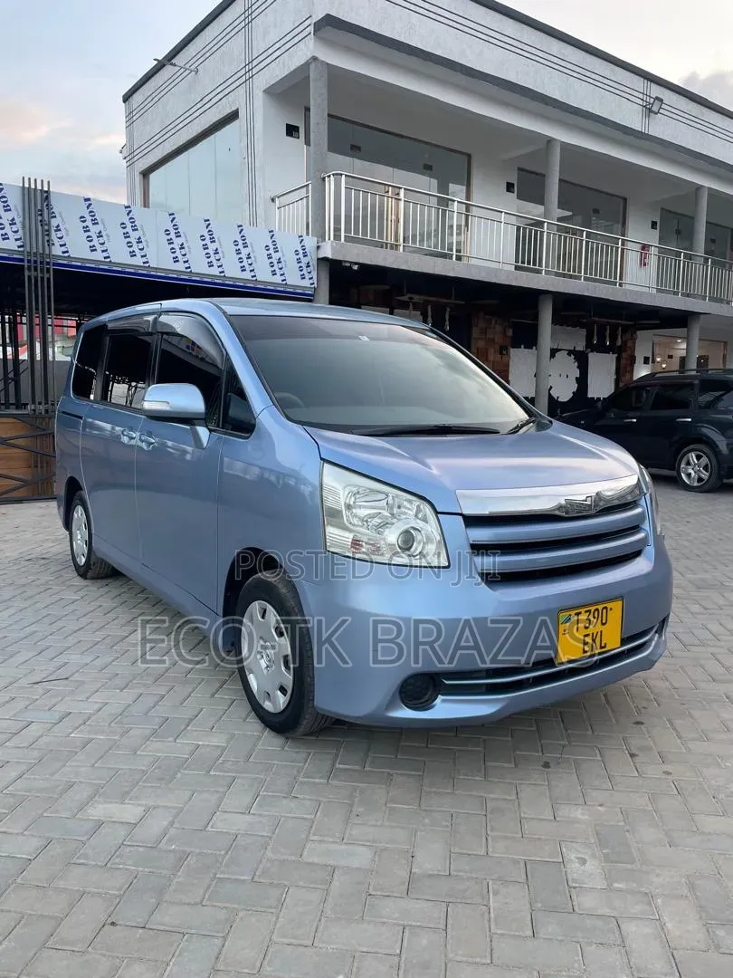 Toyota Noah 2008 Blue