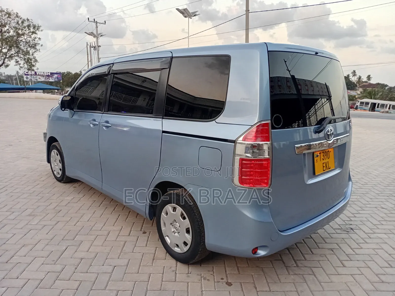 Toyota Noah 2008 Blue