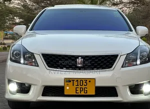 Toyota Crown 2010 White