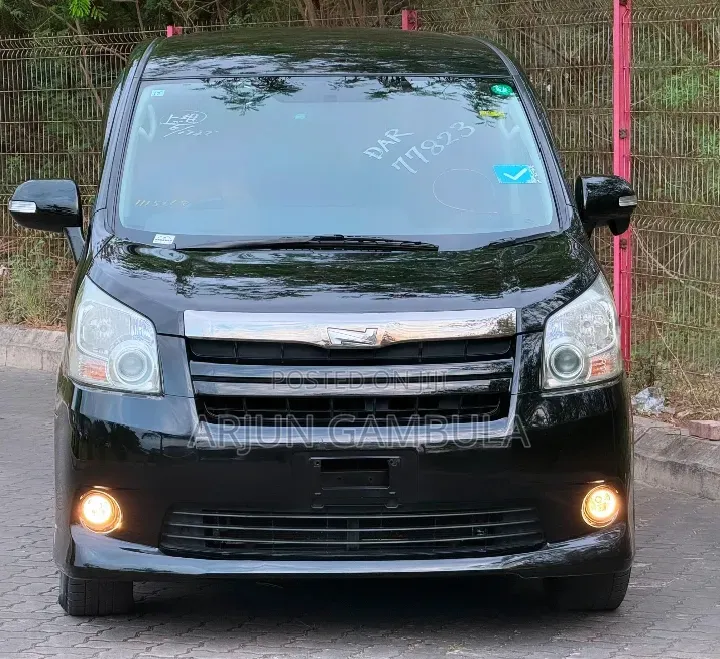 Toyota Noah 2009 Black
