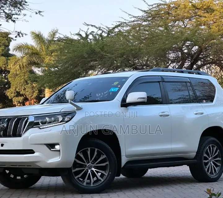 Toyota Land Cruiser 2021 White