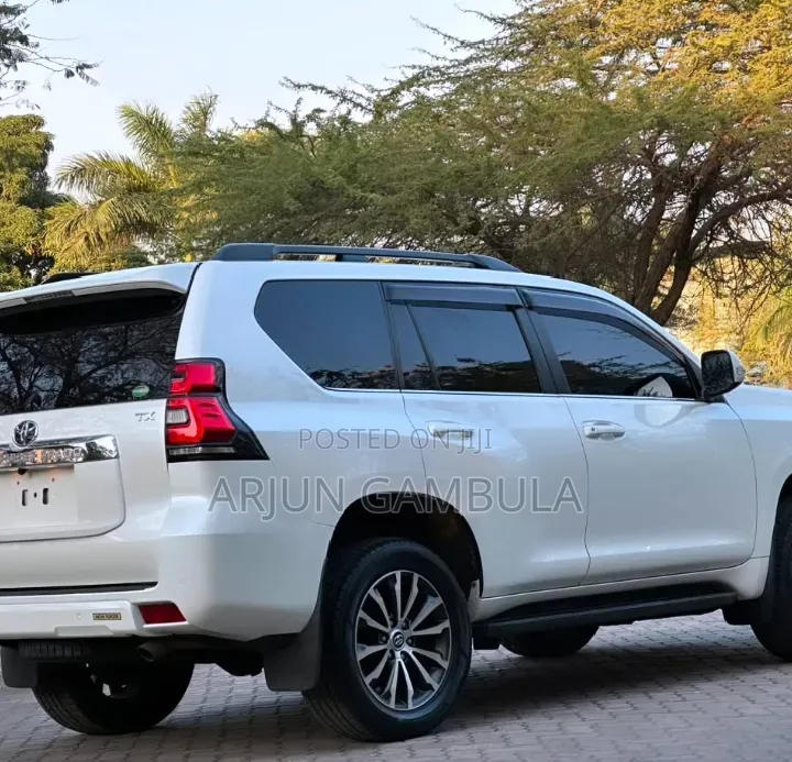 Toyota Land Cruiser 2021 White