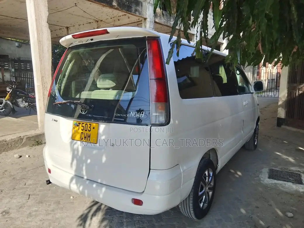 Toyota TownAce 2003 White
