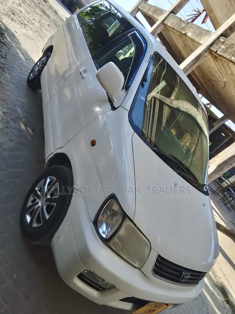 Toyota TownAce 2003 White