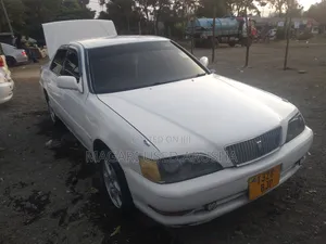 Toyota Cresta 2000 White