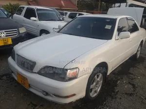 Toyota Cresta 2000 White