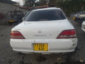 Toyota Cresta 2000 White