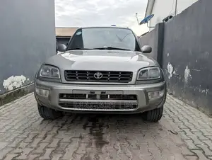Toyota RAV4 Base FWD 1999 Silver