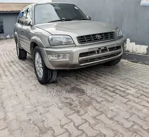 Toyota RAV4 Base FWD 1999 Silver