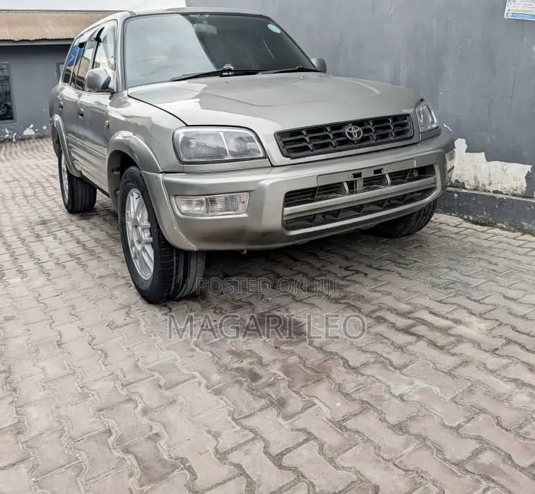 Toyota RAV4 Base FWD 1999 Silver
