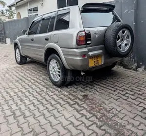 Toyota RAV4 Base FWD 1999 Silver