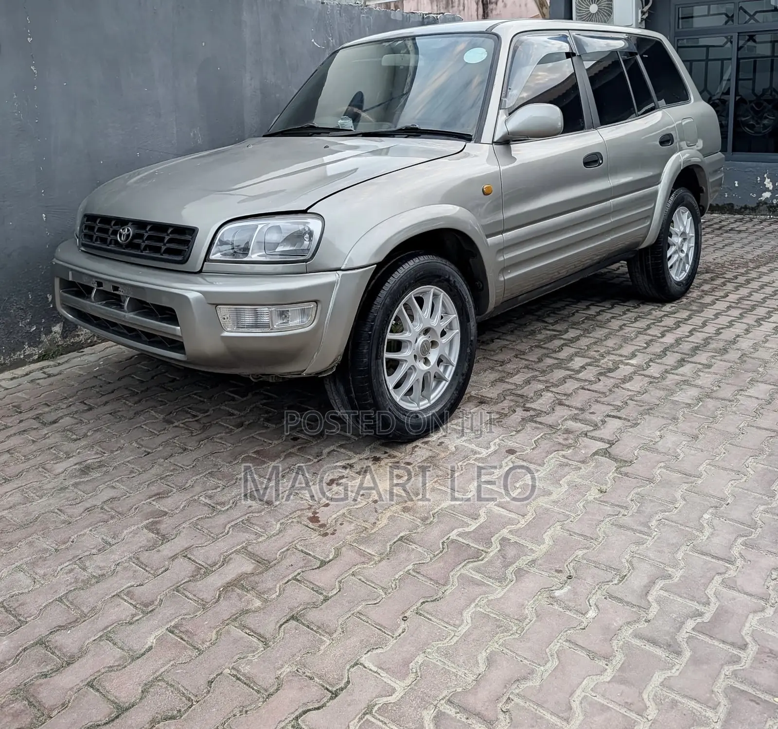 Toyota RAV4 Base FWD 1999 Silver