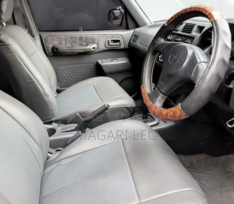 Toyota RAV4 Base FWD 1999 Silver