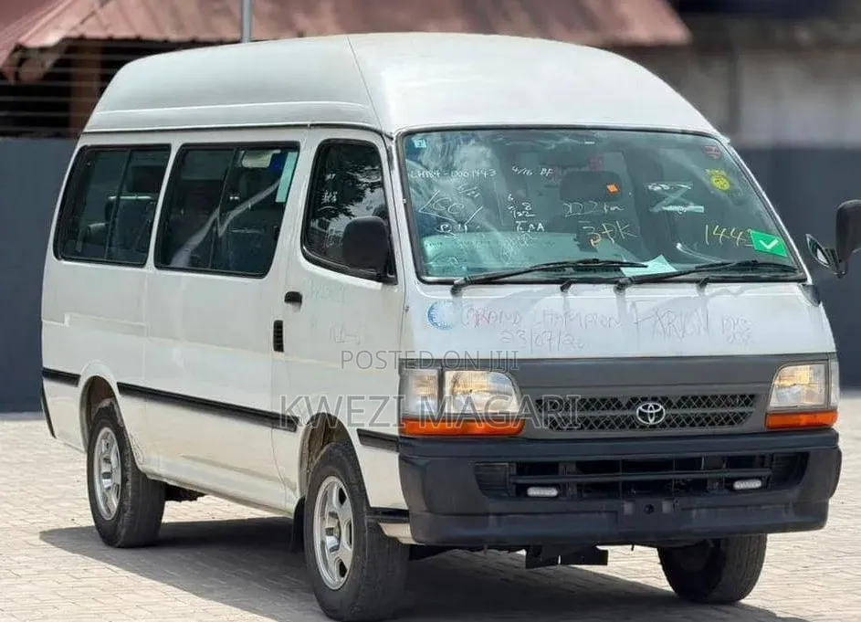 Toyota HiAce 1999 White