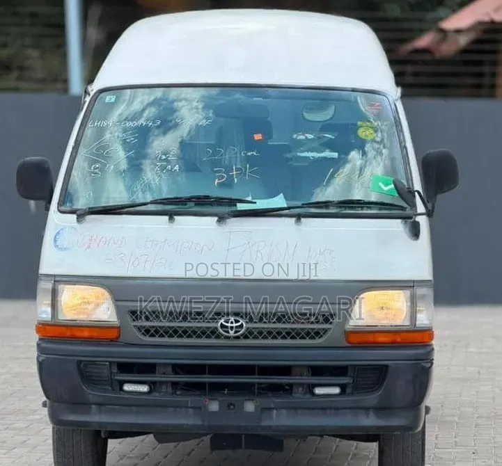 Toyota HiAce 1999 White