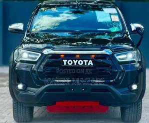 Toyota Hilux 2021 Black