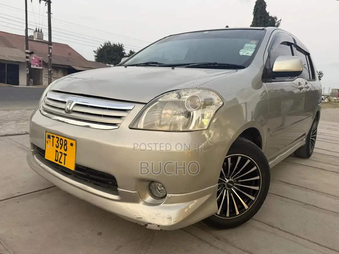 Toyota Raum 2005 Gold