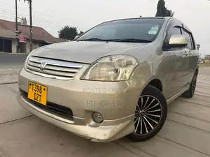 Toyota Raum 2005 Gold