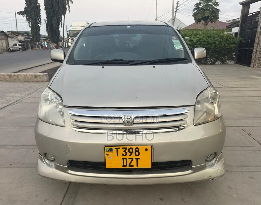 Toyota Raum 2005 Gold