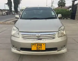 Toyota Raum 2005 Gold