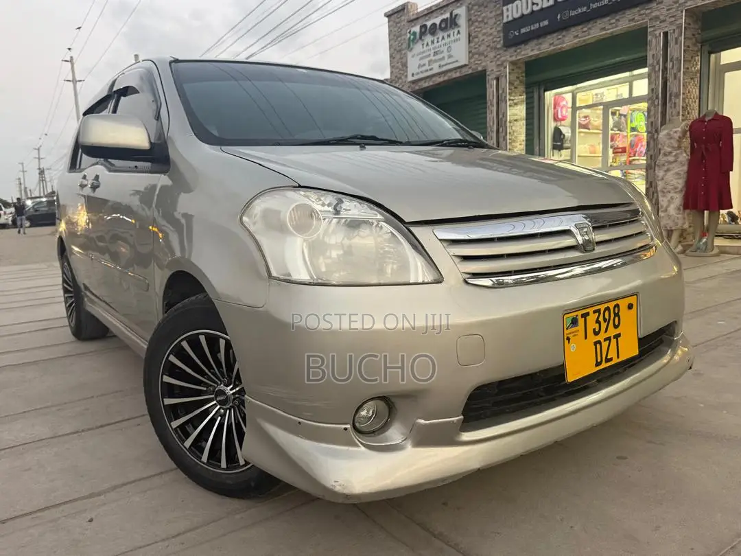 Toyota Raum 2005 Gold