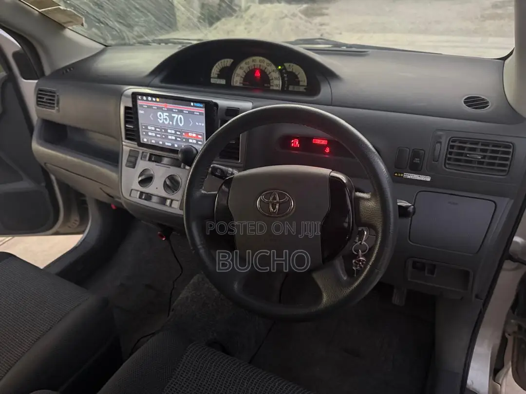 Toyota Raum 2005 Gold