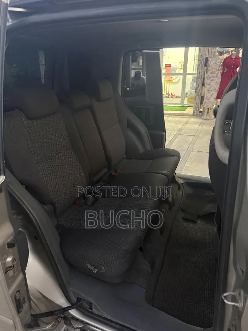 Toyota Raum 2005 Gold