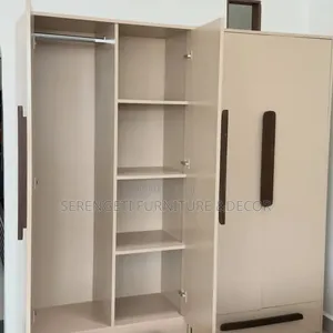 Kabati La Milango Mitatu