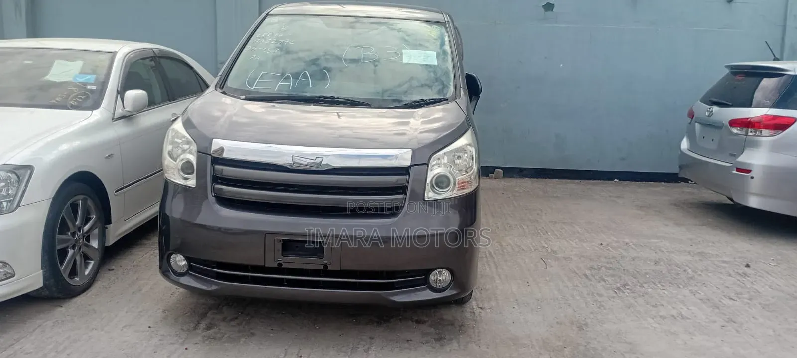 Toyota Noah 2009 Gray