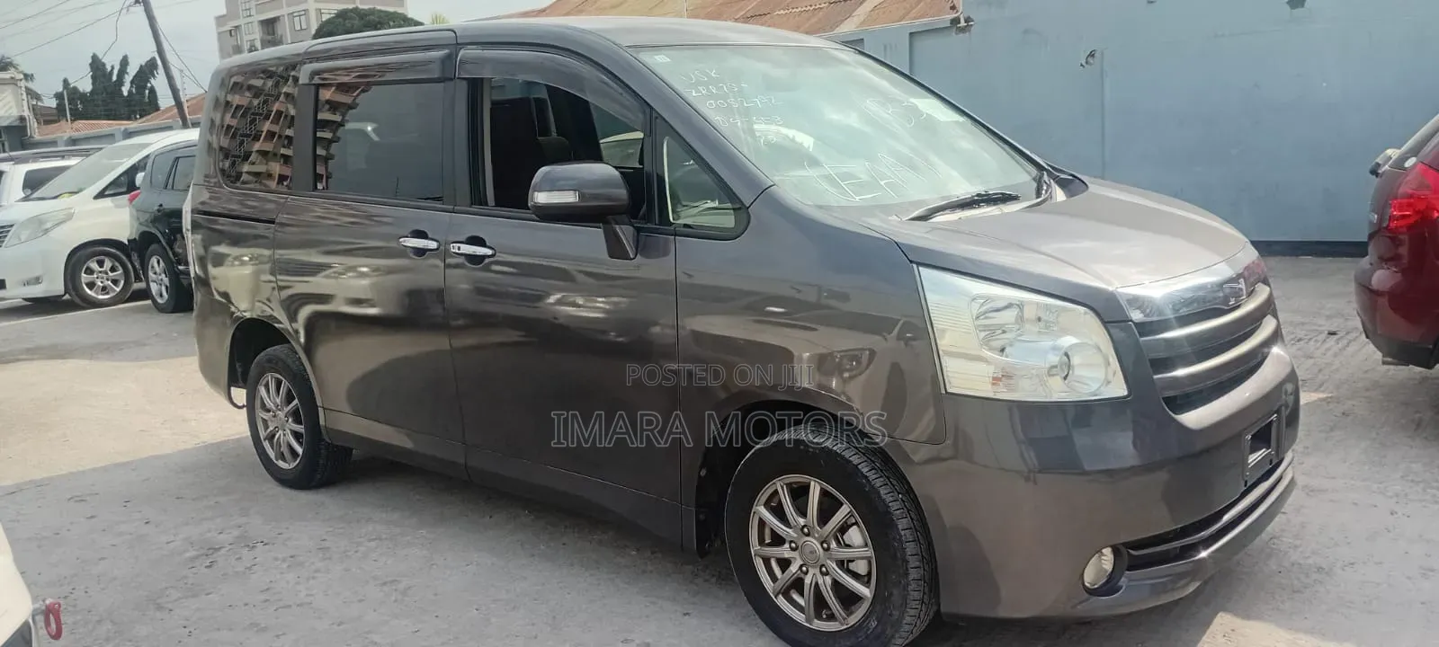 Toyota Noah 2009 Gray