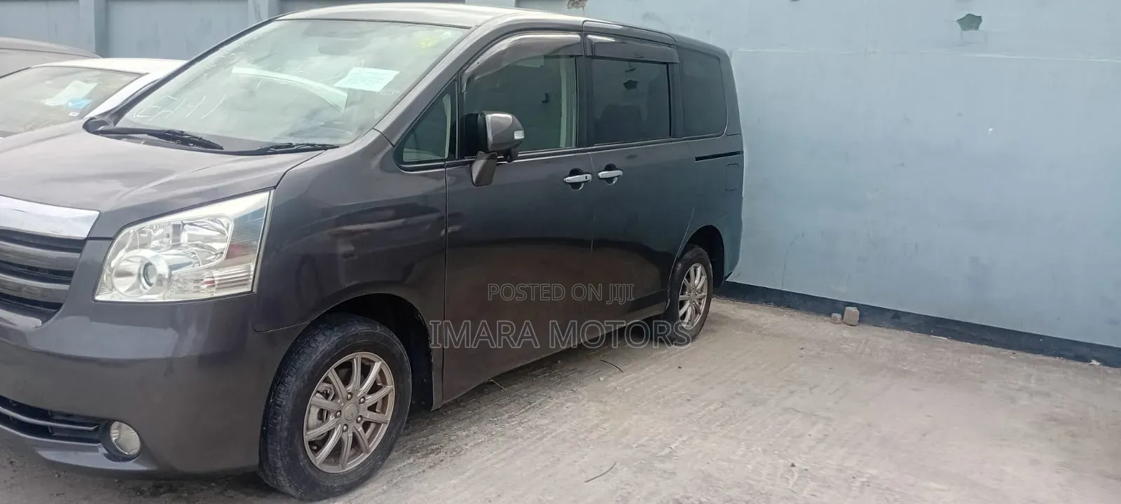 Toyota Noah 2009 Gray
