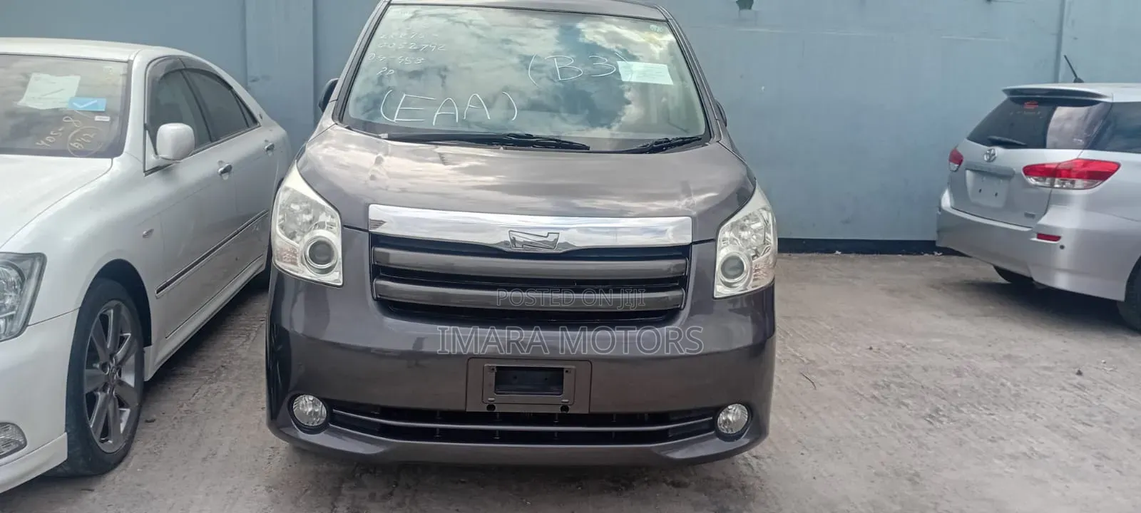 Toyota Noah 2009 Gray