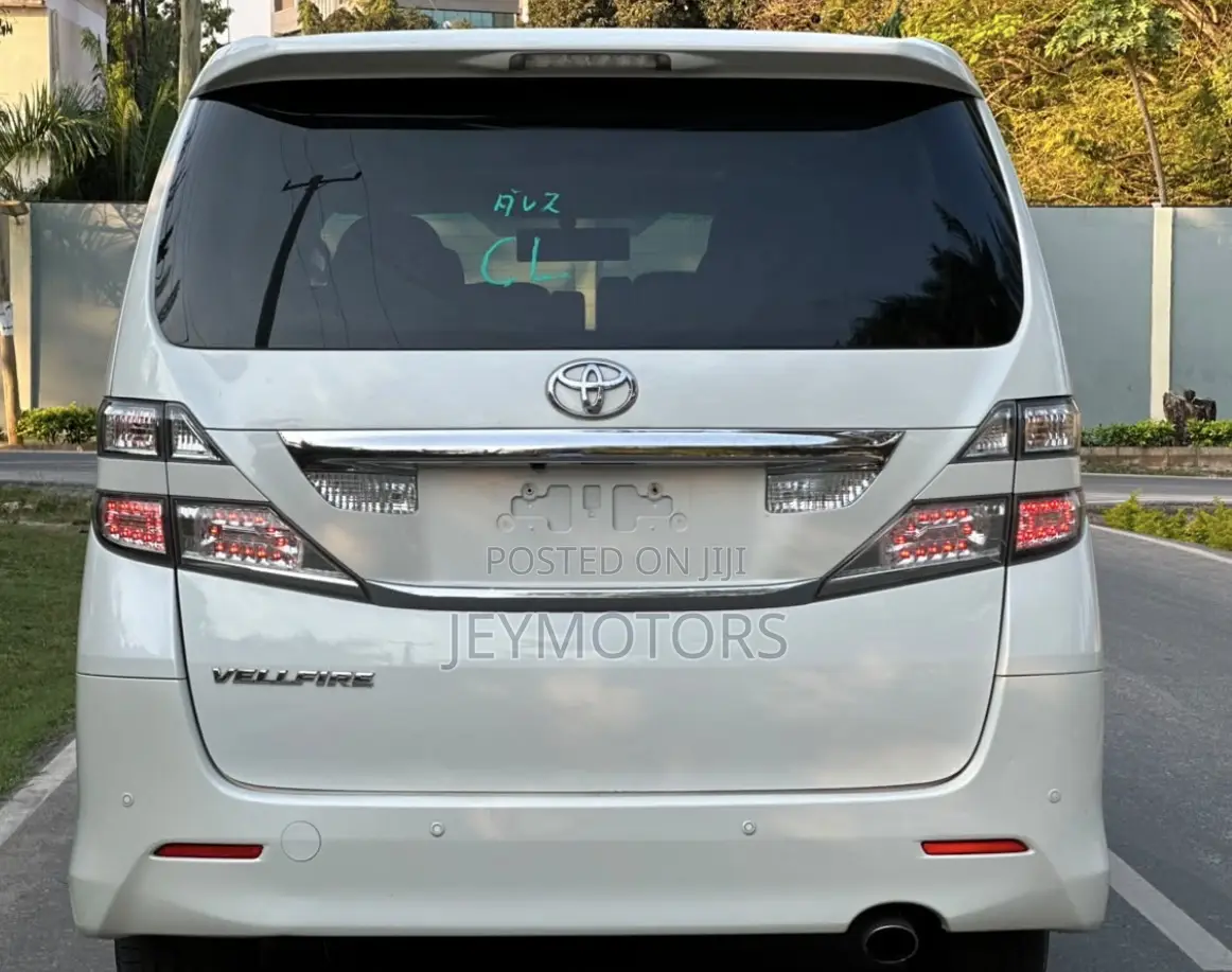 Toyota Vellfire 2011 White