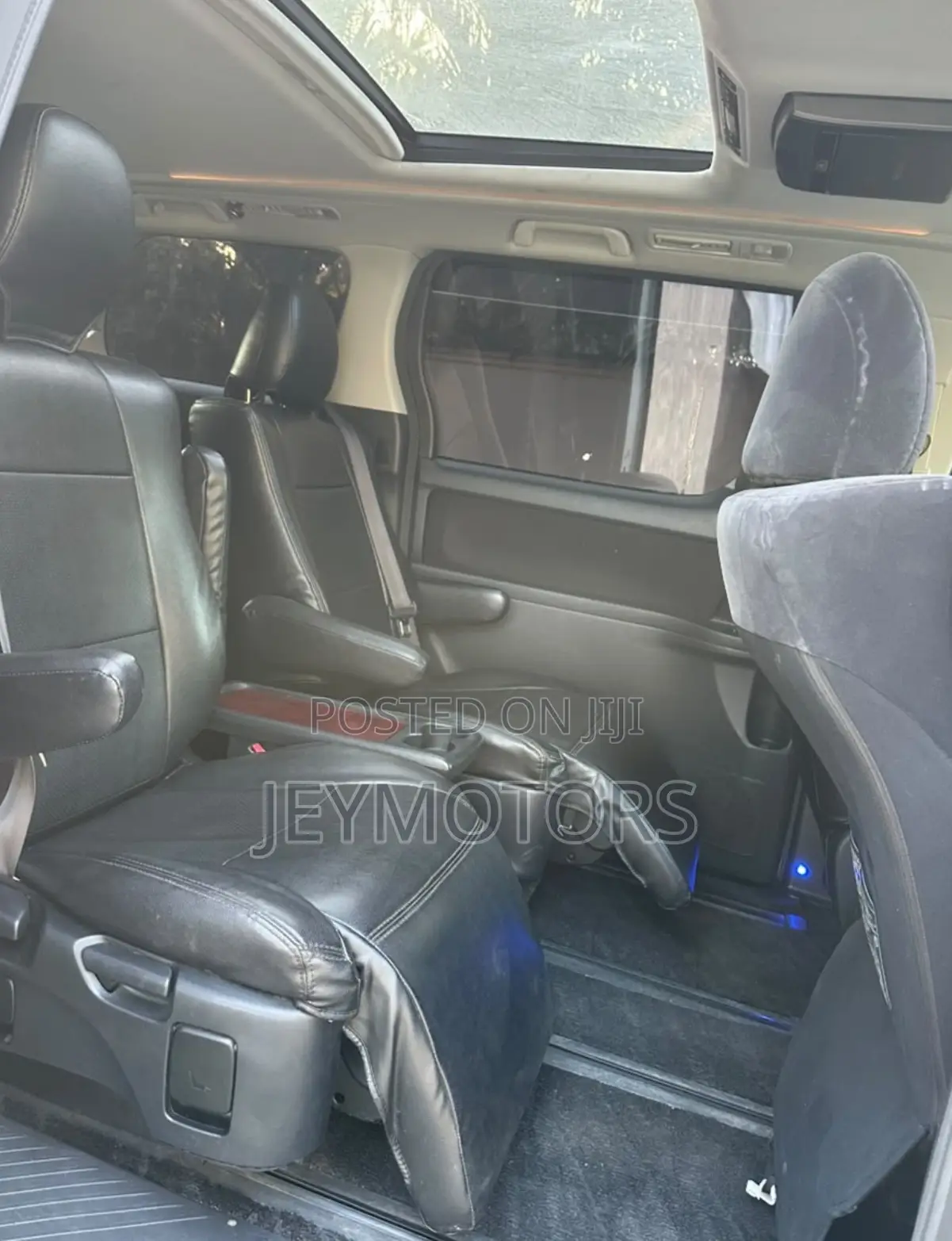 Toyota Vellfire 2011 White